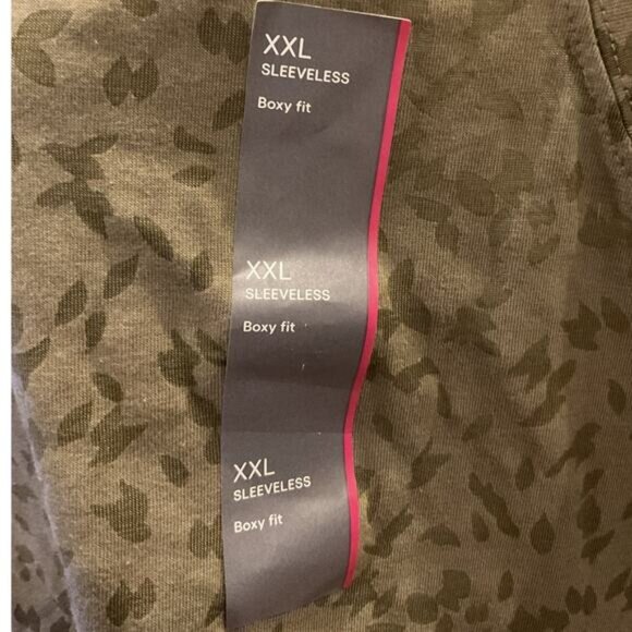 All In Motion XXL Sleeveless Boxy Fit Cropped Olive Green Floral Tank Top - Picture 2 of 8